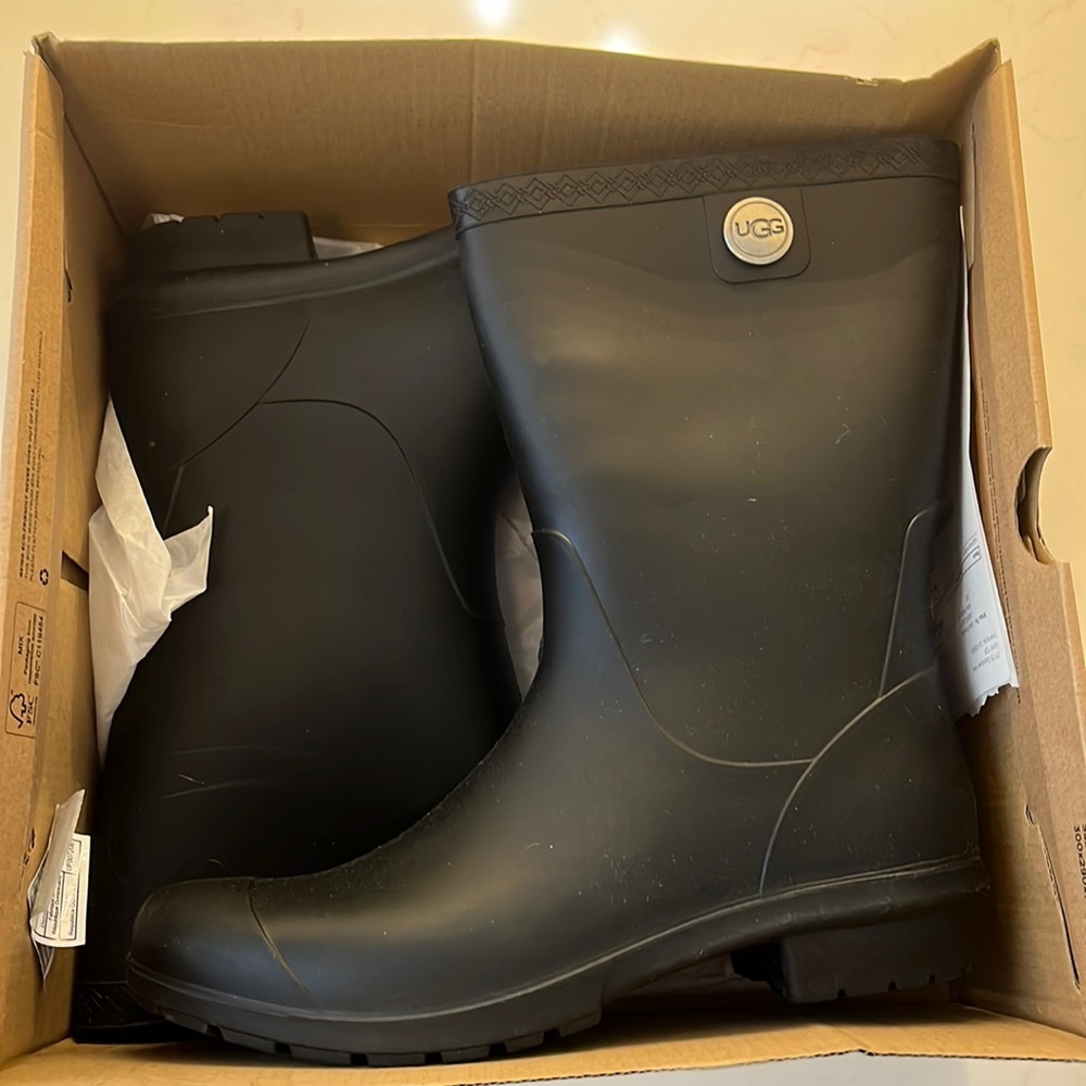 Brand new in box Ugg Sienna Matte Rainboot